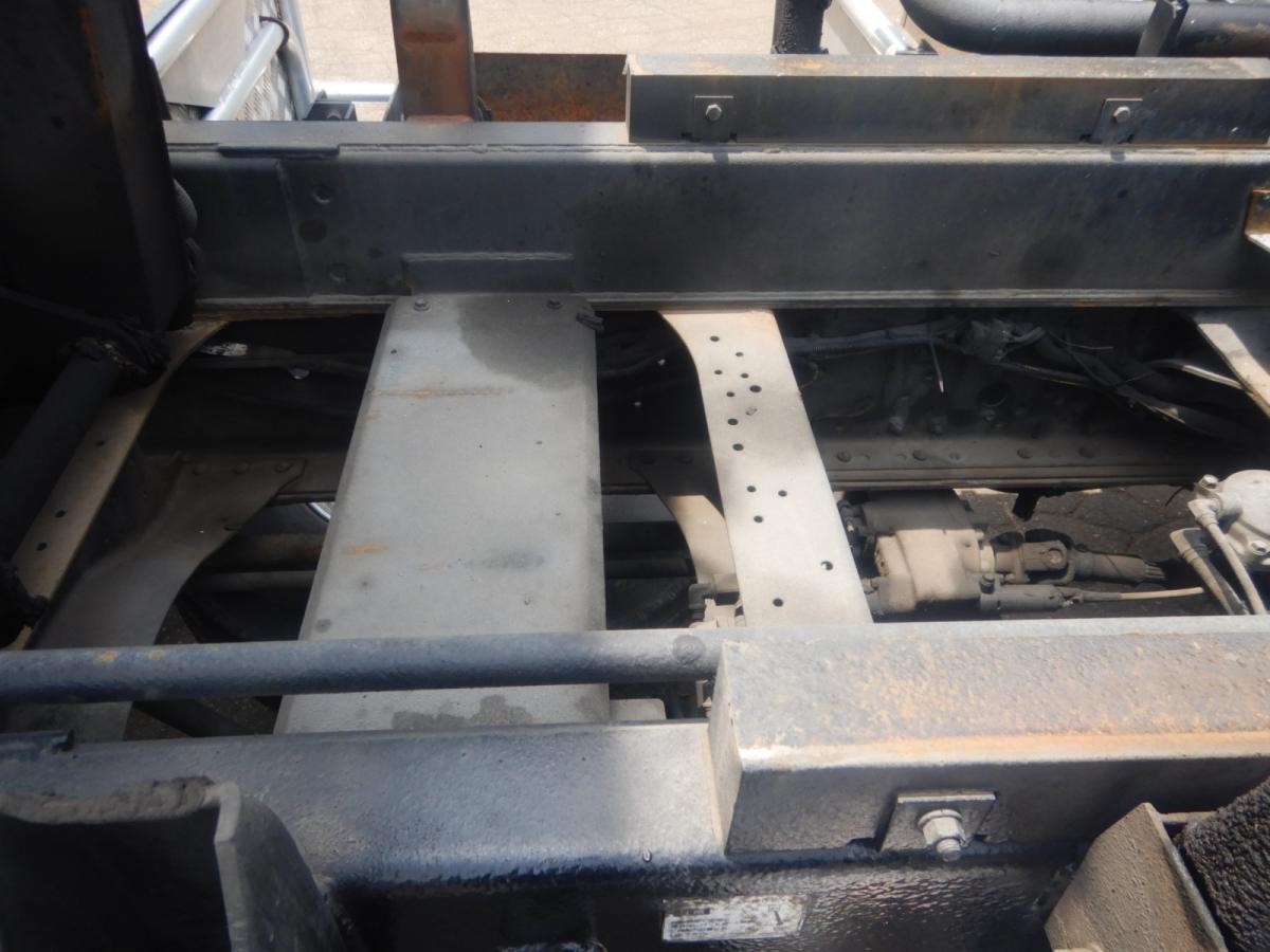 中古粉粒体運搬車 UDトラックス クオン
