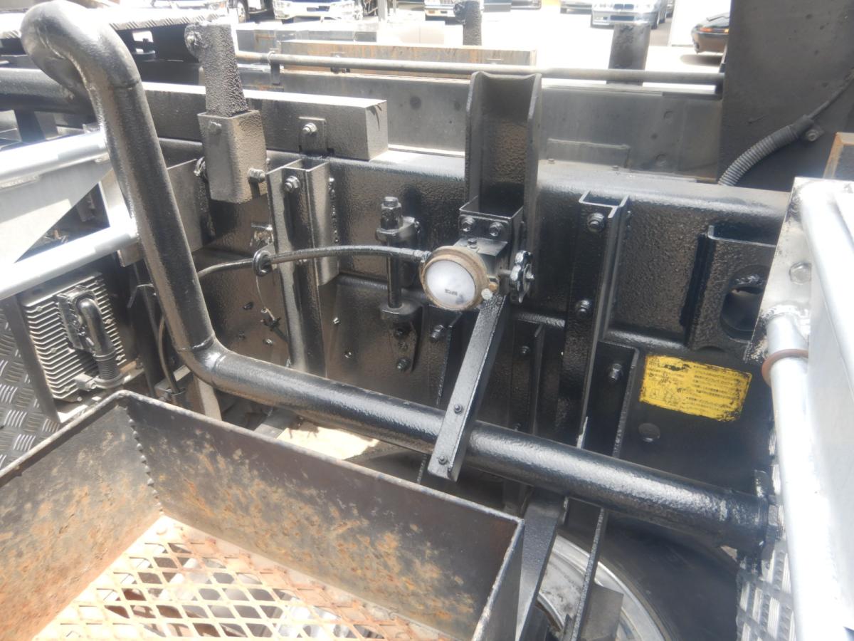 中古粉粒体運搬車 UDトラックス クオン