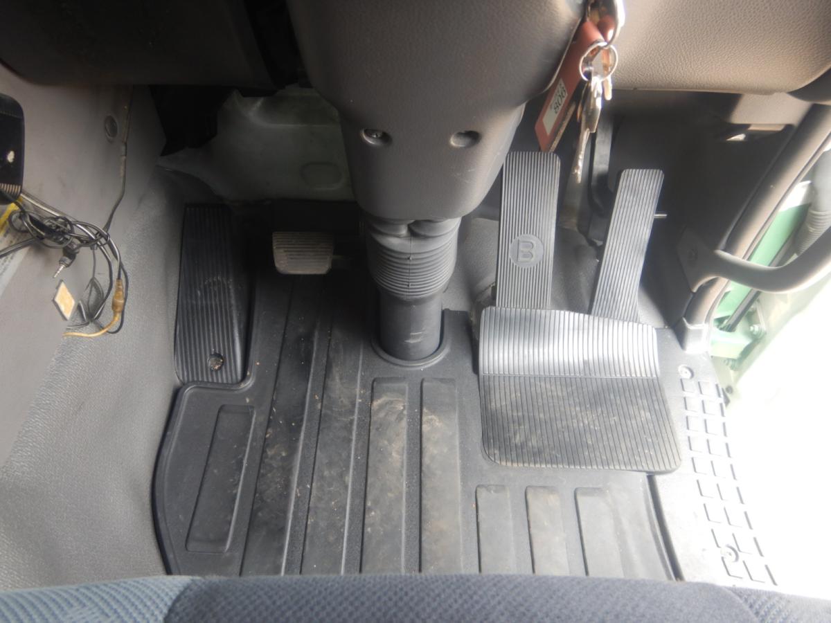 中古粉粒体運搬車 UDトラックス クオン