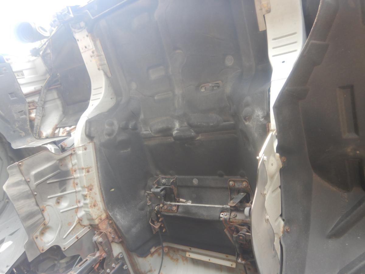 中古粉粒体運搬車 UDトラックス クオン