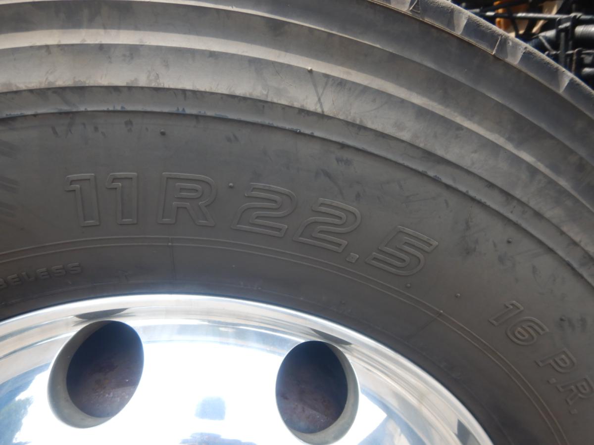 中古粉粒体運搬車 UDトラックス クオン