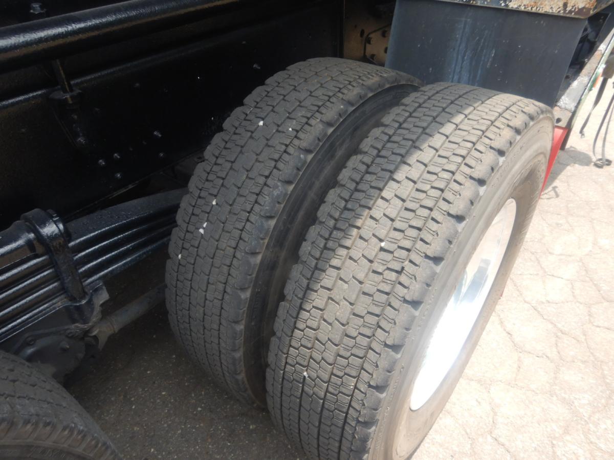 中古粉粒体運搬車 UDトラックス クオン