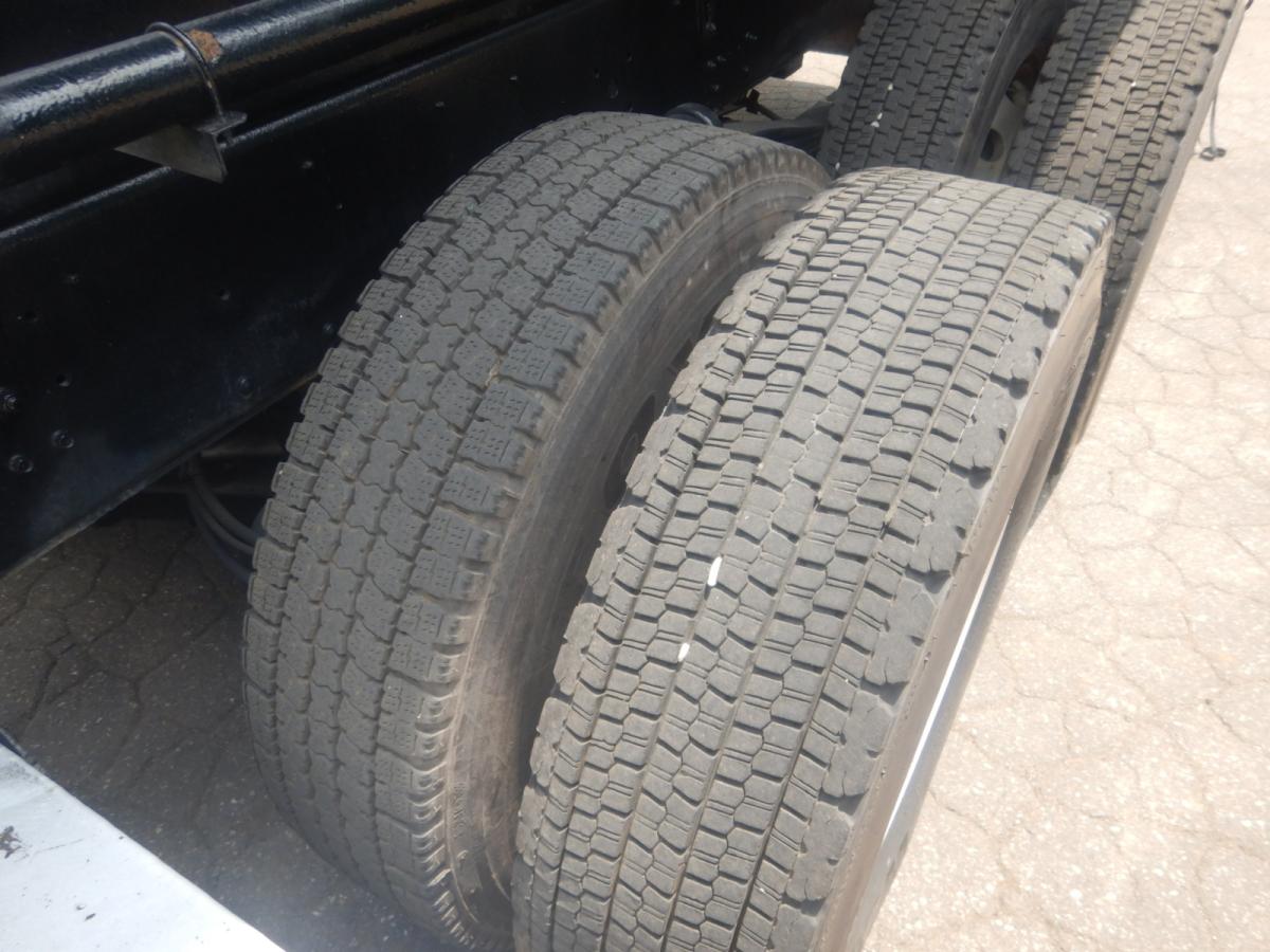 中古粉粒体運搬車 UDトラックス クオン