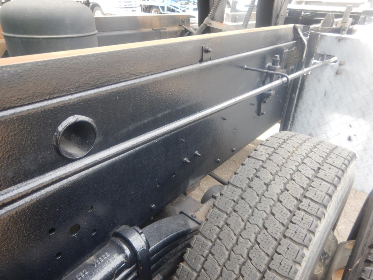 中古粉粒体運搬車 UDトラックス クオン