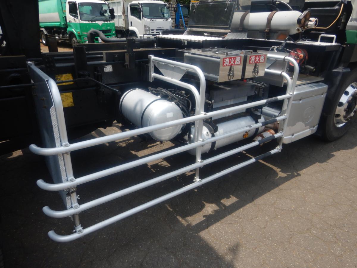 中古粉粒体運搬車 UDトラックス クオン