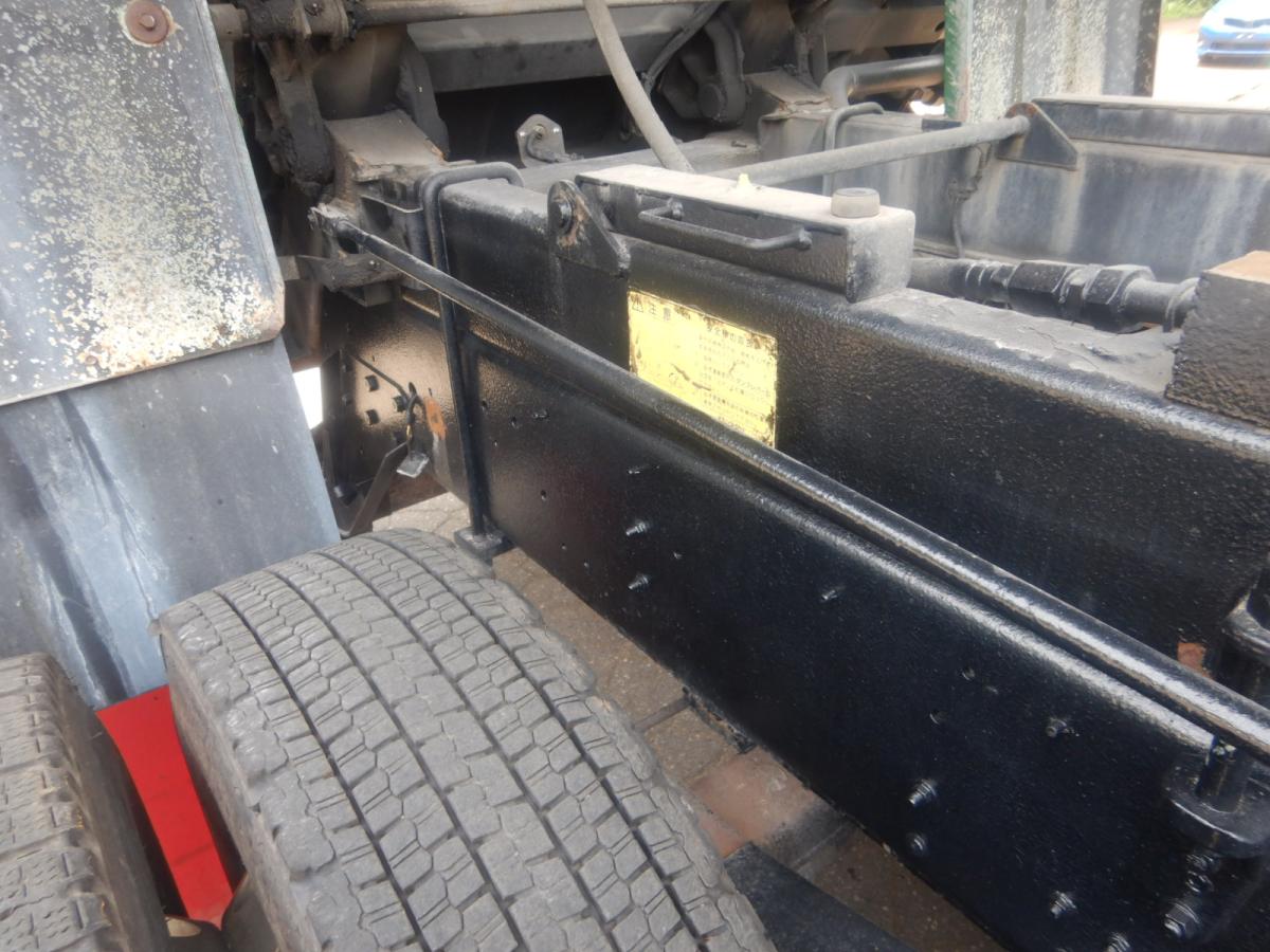 中古粉粒体運搬車 UDトラックス クオン
