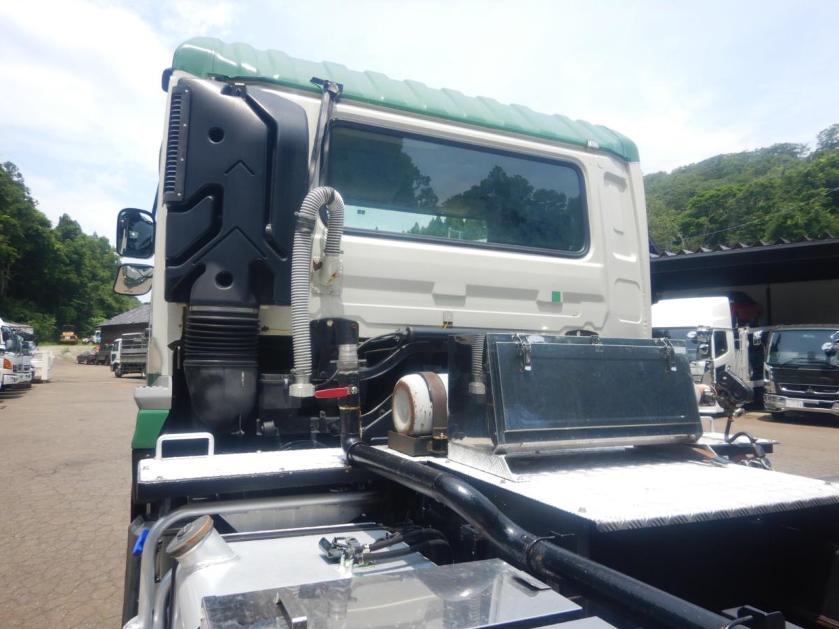 中古粉粒体運搬車 UDトラックス クオン