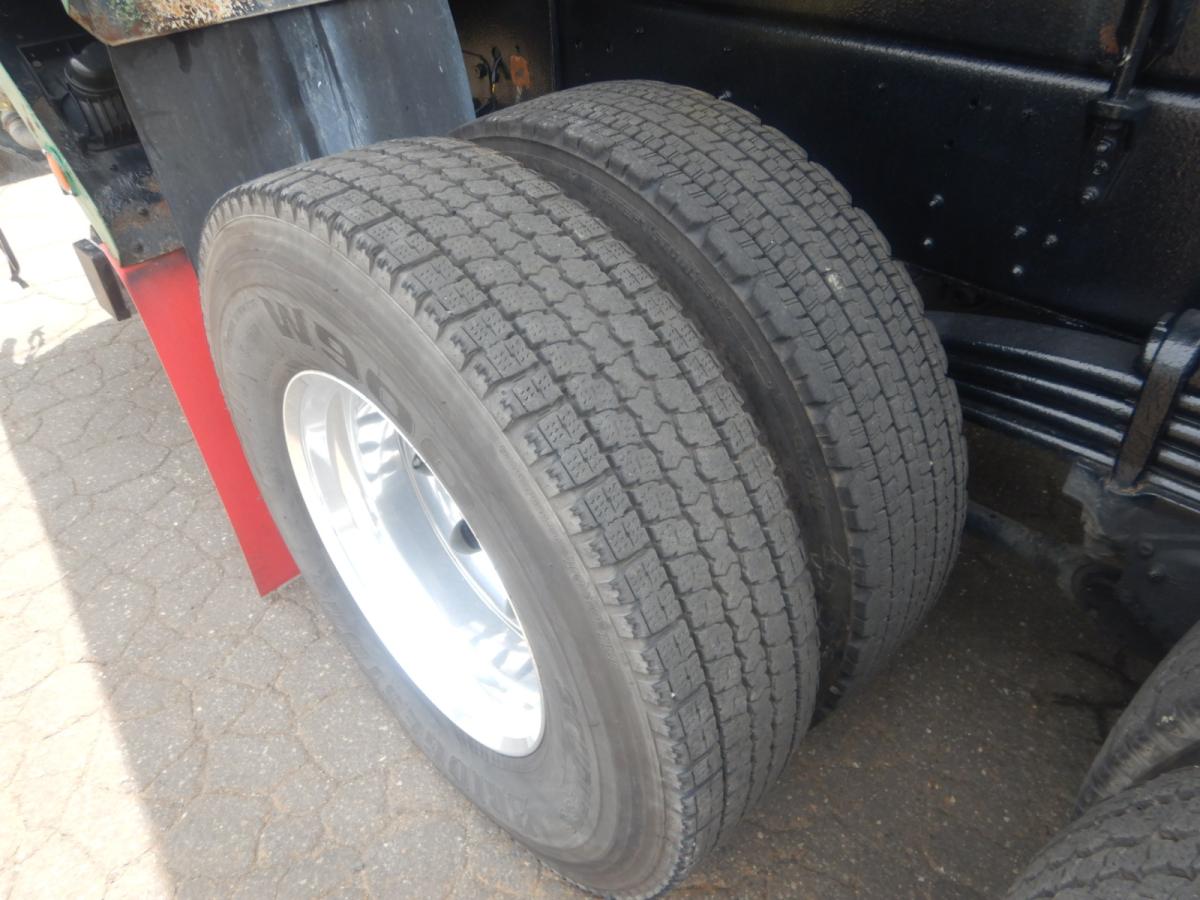中古粉粒体運搬車 UDトラックス クオン