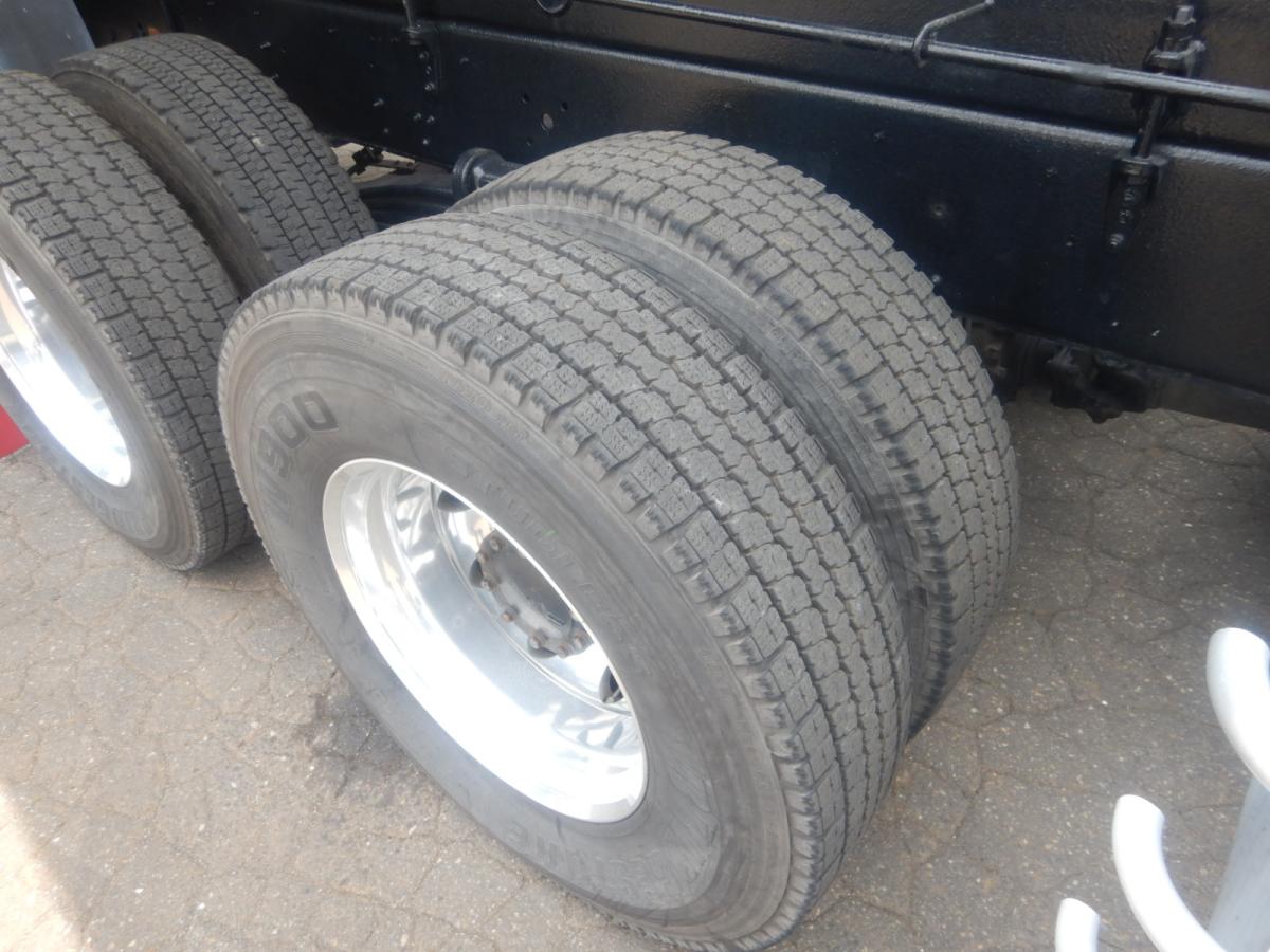 中古粉粒体運搬車 UDトラックス クオン