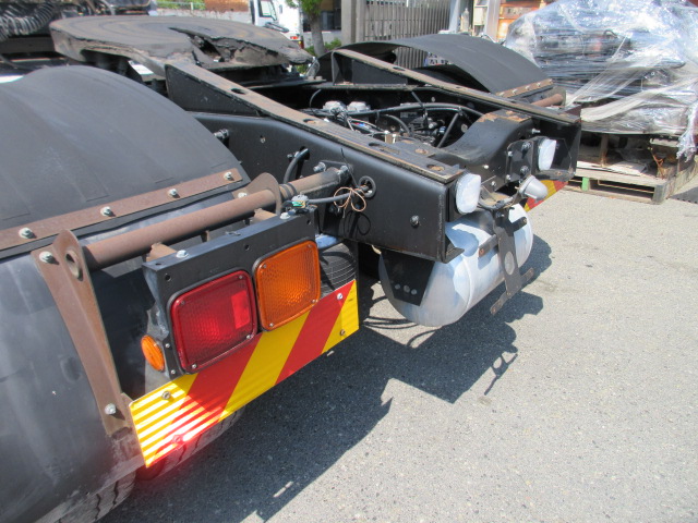 中古トラクタ UDトラックス クオン