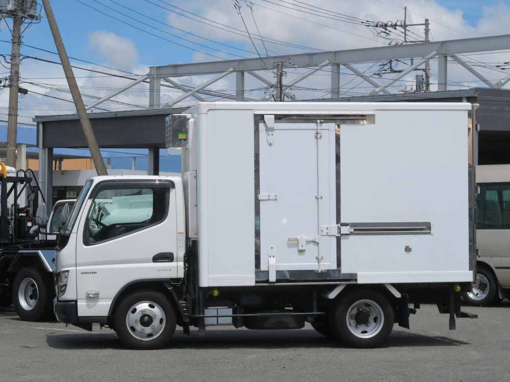中古冷凍バン 三菱ふそう キャンター