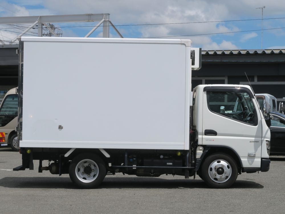 中古冷凍バン 三菱ふそう キャンター