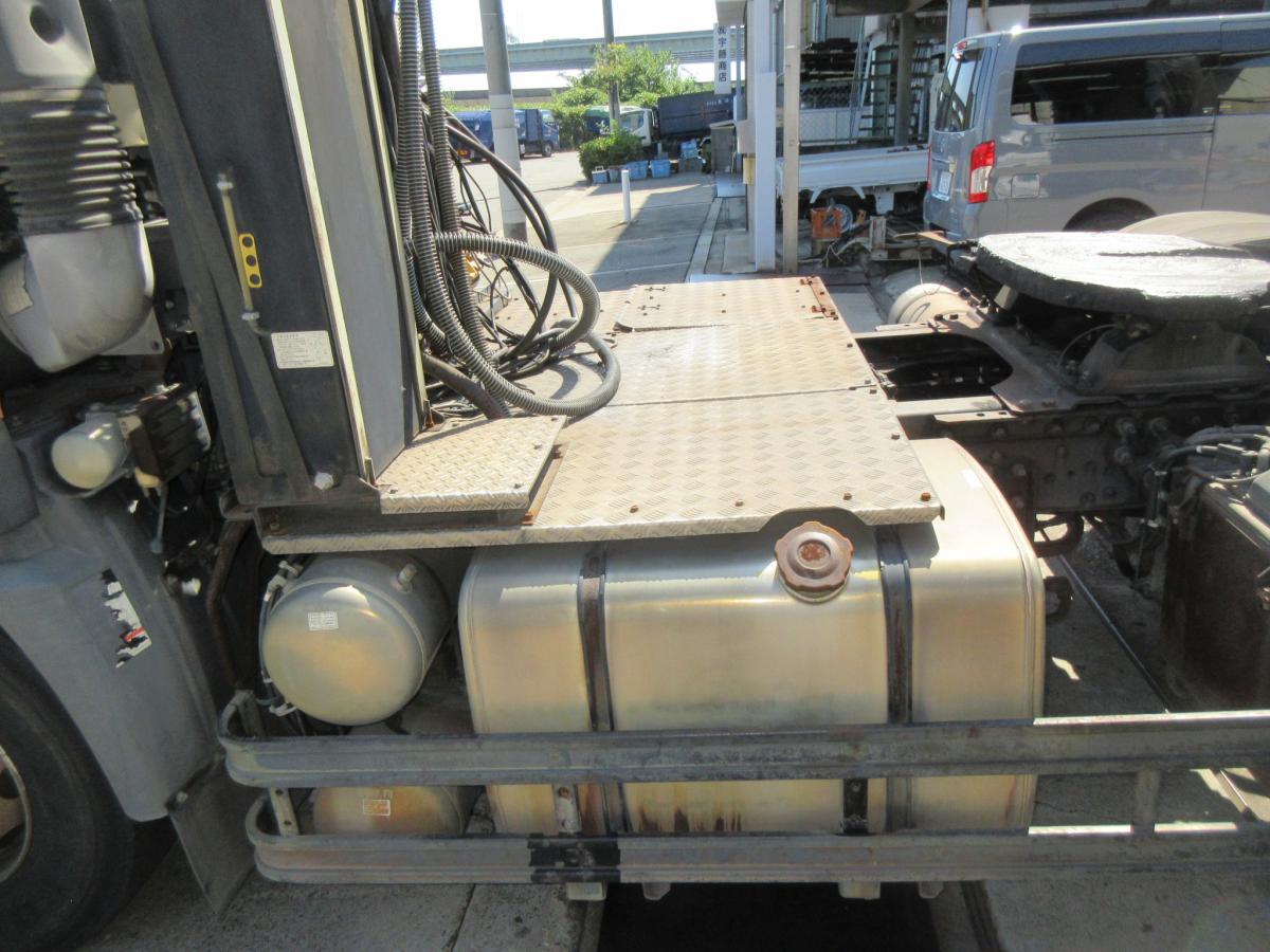 中古トラクタ UDトラックス クオン