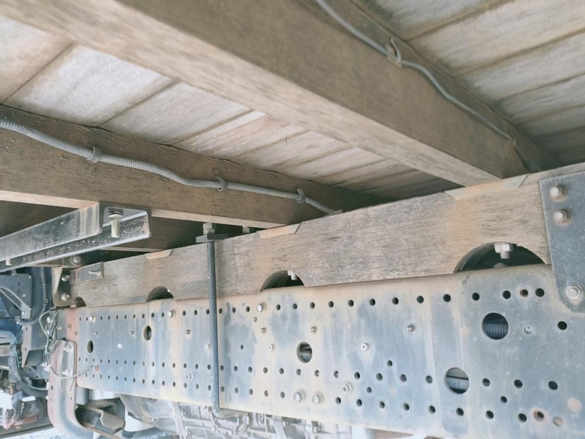 中古平アルミブロック いすゞ フォワード