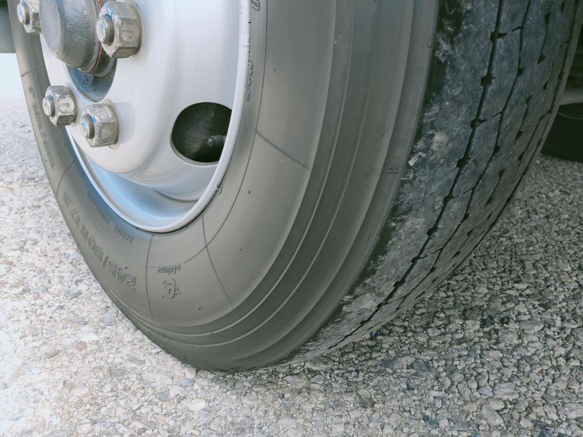 中古平アルミブロック いすゞ フォワード