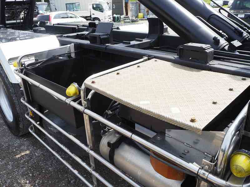 中古コンテナ車 UDトラックス クオン