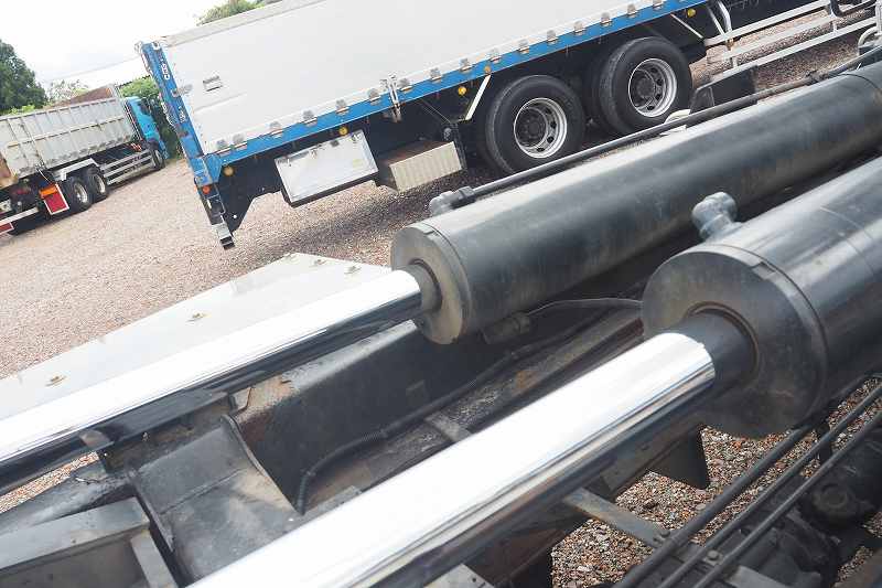 中古コンテナ車 UDトラックス クオン