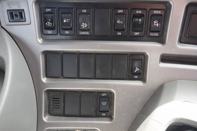 中古コンテナ車 UDトラックス クオン