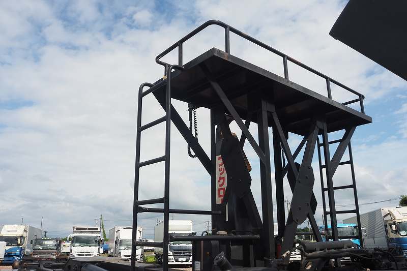 中古コンテナ車 UDトラックス クオン