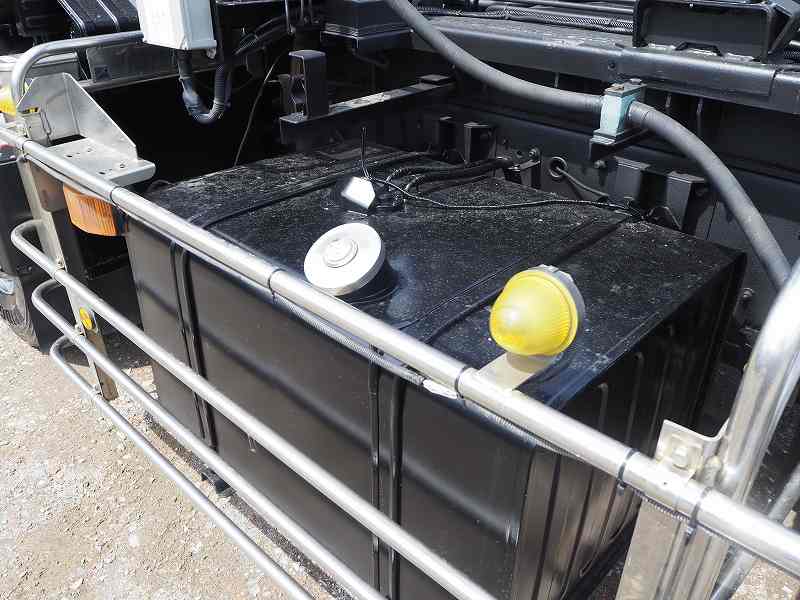 中古コンテナ車 UDトラックス クオン