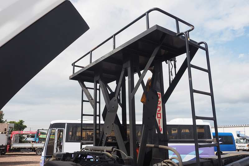 中古コンテナ車 UDトラックス クオン