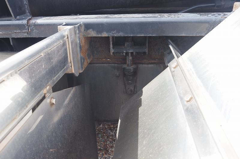 中古コンテナ車 UDトラックス クオン