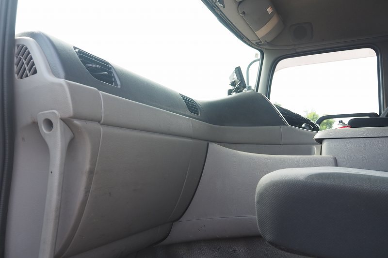 中古コンテナ車 UDトラックス クオン