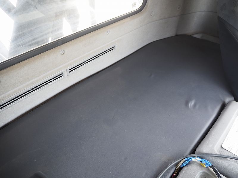 中古コンテナ車 UDトラックス クオン