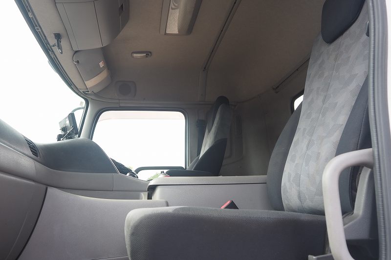 中古コンテナ車 UDトラックス クオン