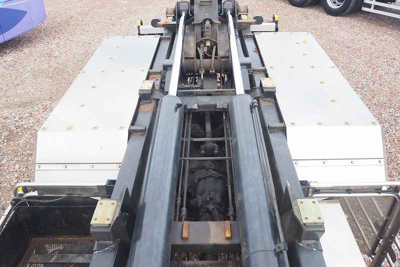 中古コンテナ車 UDトラックス クオン