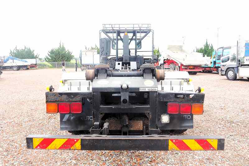 中古コンテナ車 UDトラックス クオン