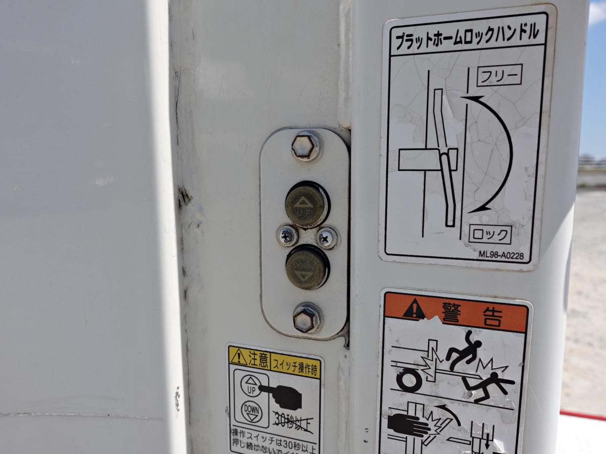 中古冷凍バン 三菱ふそう キャンター