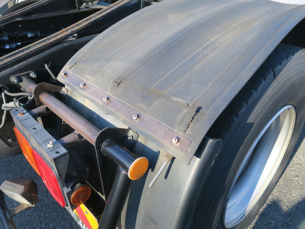 中古トラクタ UDトラックス クオン
