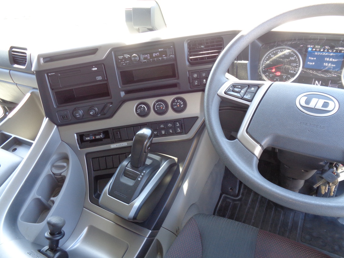 中古ミキサー車(生コン車) UDトラックス クオン /ミキサー4.4m3カヤバ