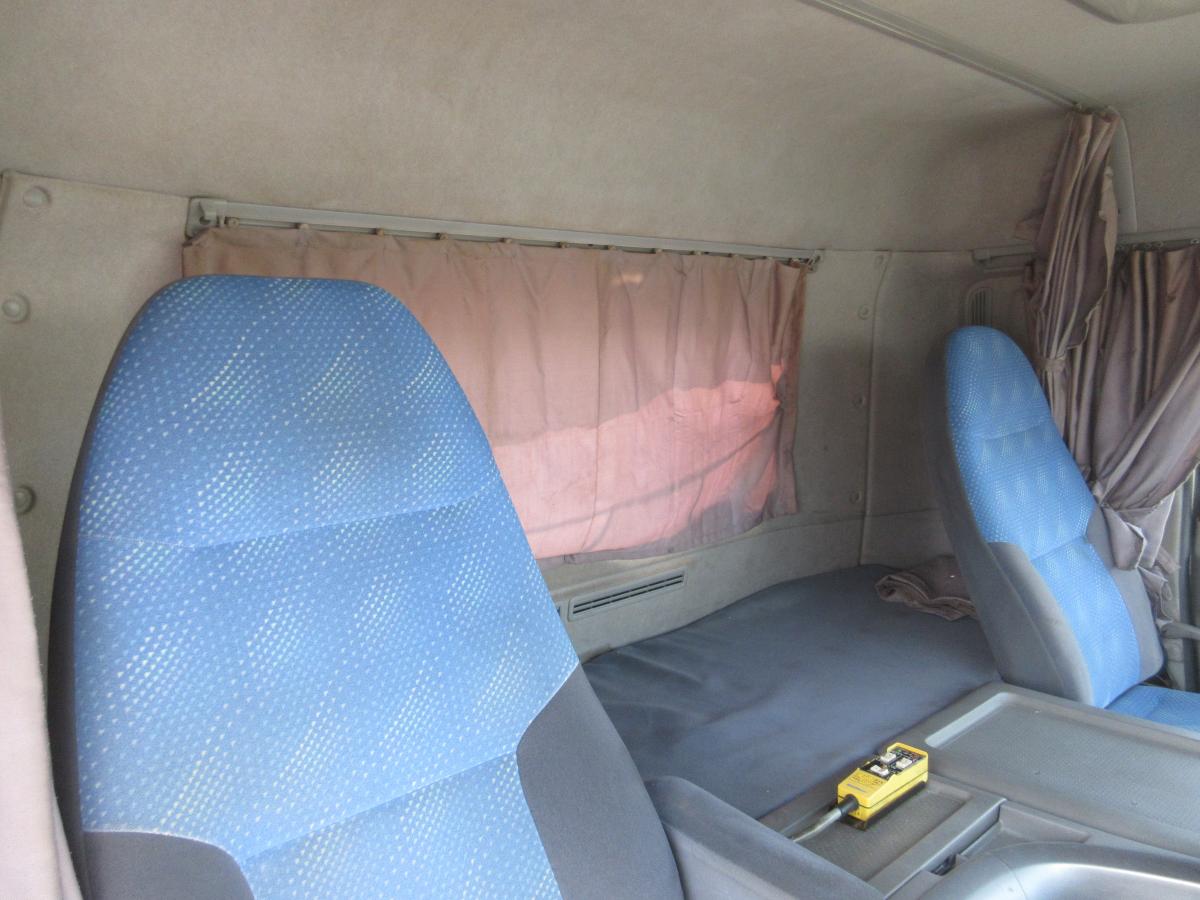 中古コンテナ車 UDトラックス クオン