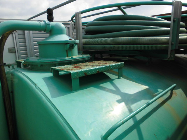 中古糞尿車(バキュームカー) いすゞ エルフ