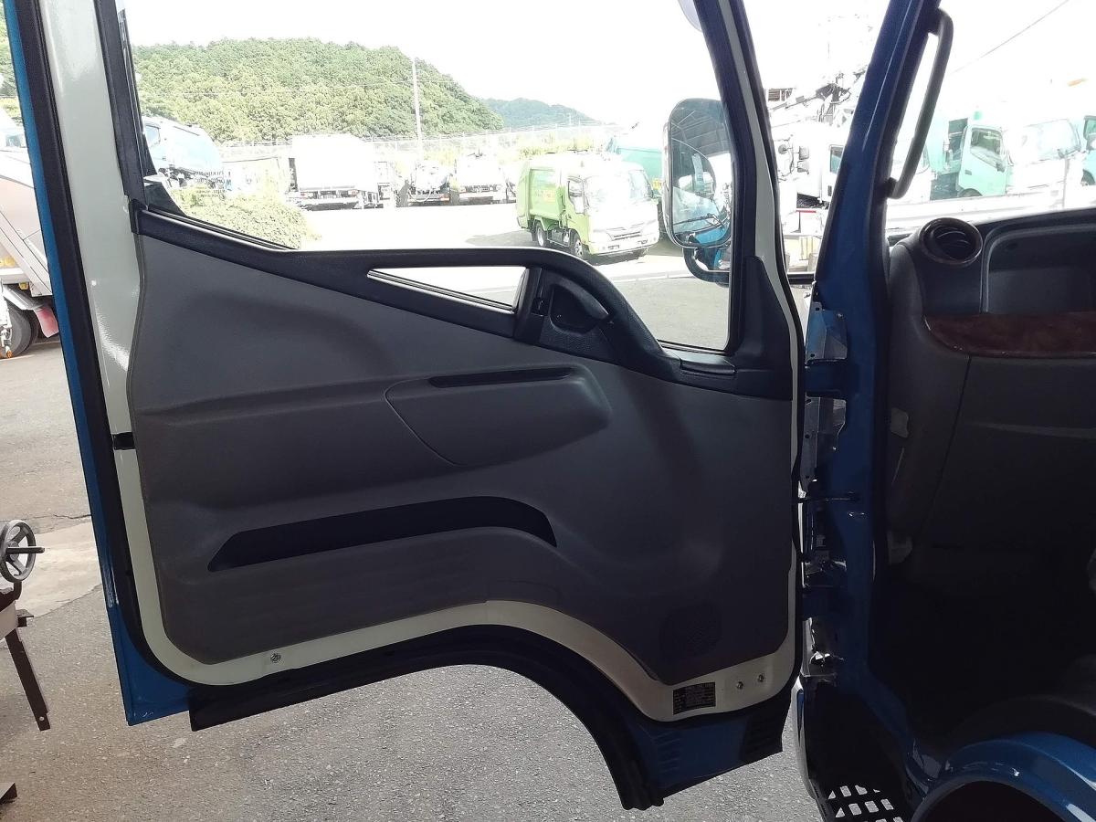 中古糞尿車(バキュームカー) 三菱ふそう キャンター