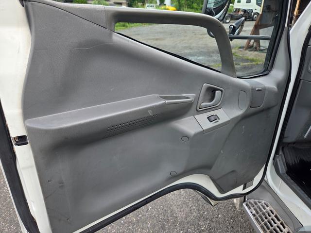 中古レッカー車 三菱ふそう キャンター