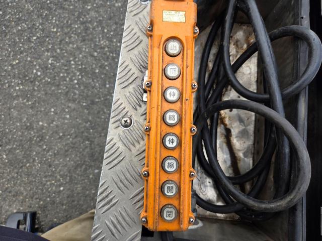 中古レッカー車 三菱ふそう キャンター