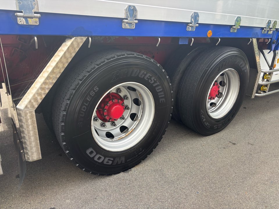 中古平アルミブロック 日野 プロフィア