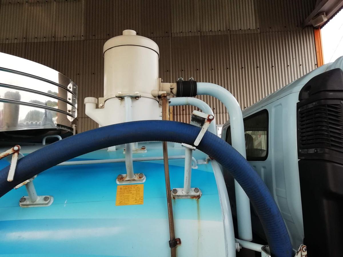 中古糞尿車(バキュームカー) 日野 デュトロ