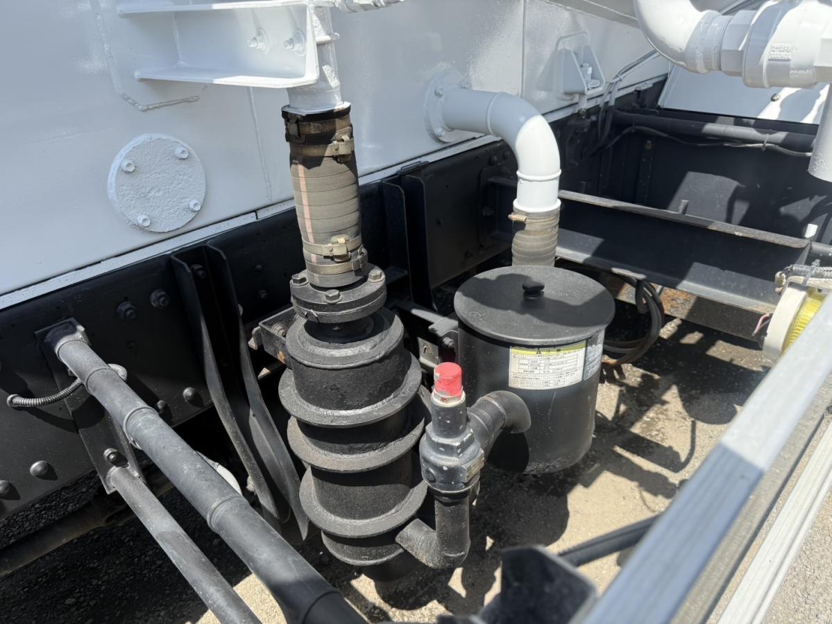 中古粉粒体運搬車 三菱 