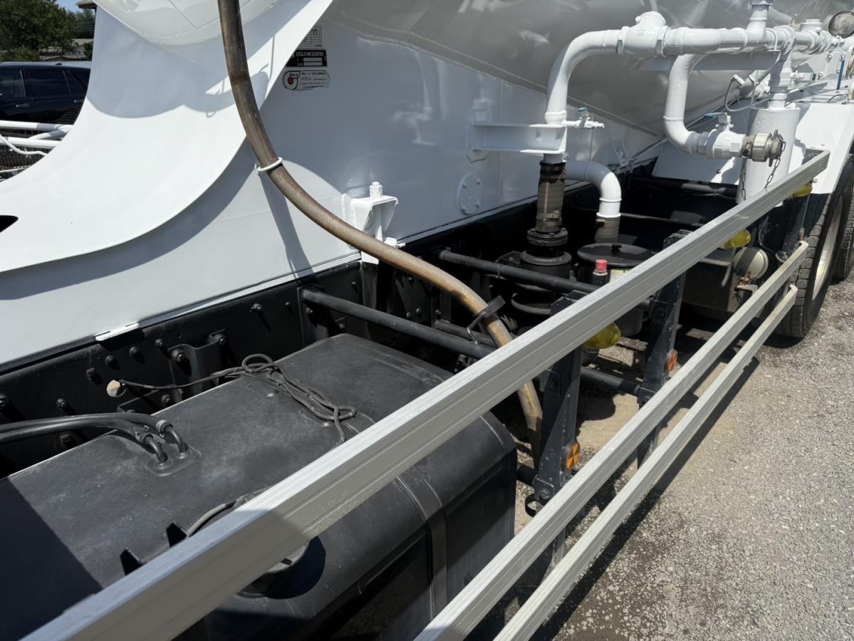 中古粉粒体運搬車 三菱 