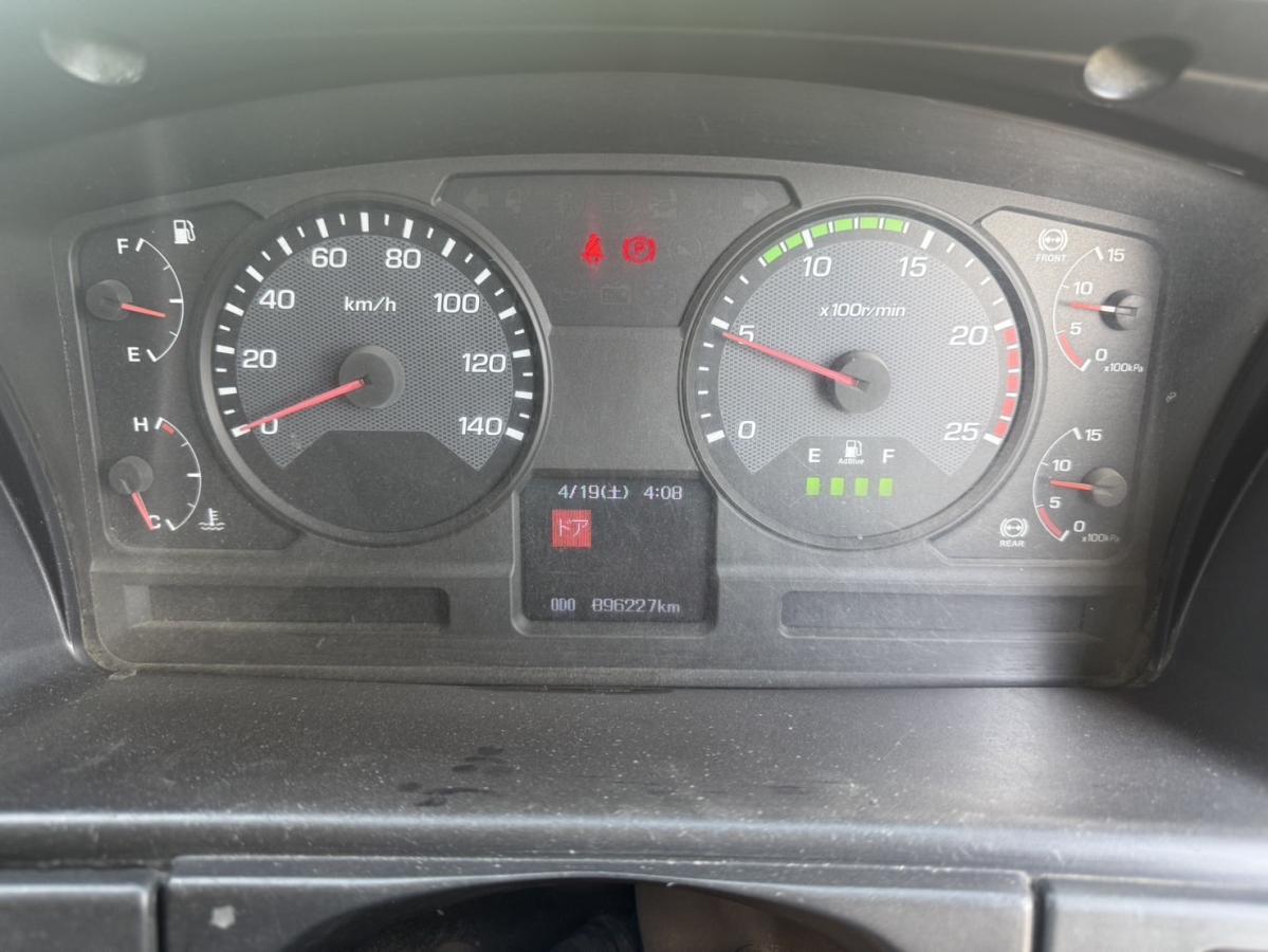 中古粉粒体運搬車 三菱 