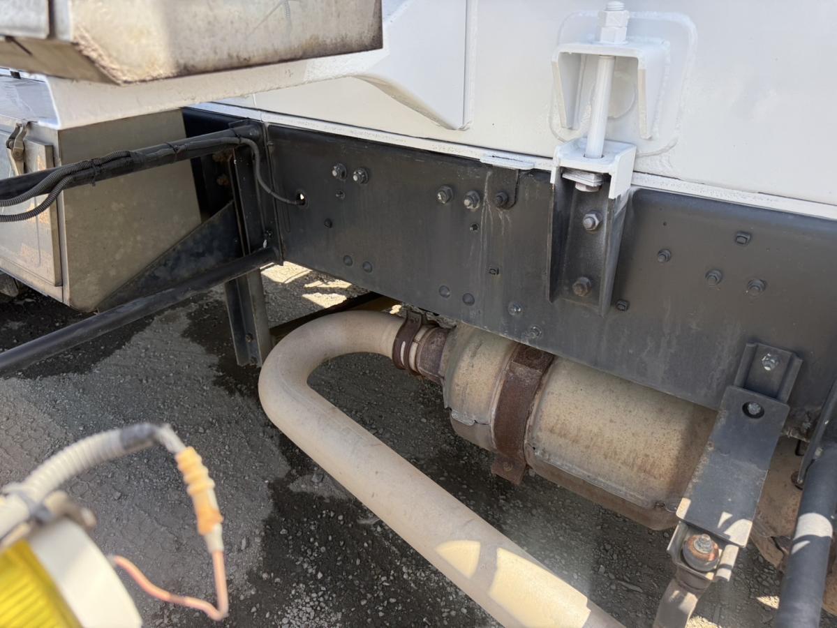 中古粉粒体運搬車 三菱 