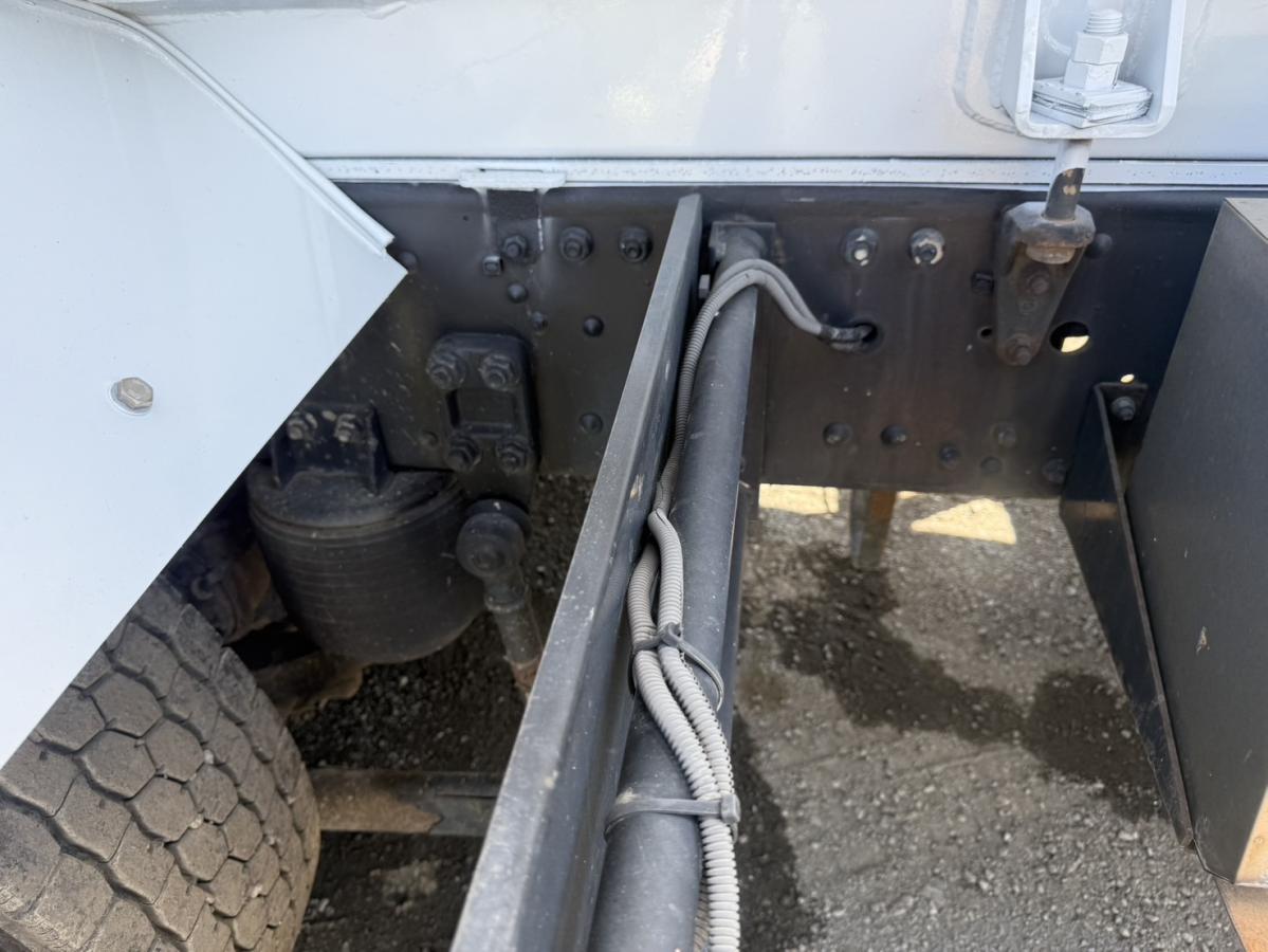 中古粉粒体運搬車 三菱 