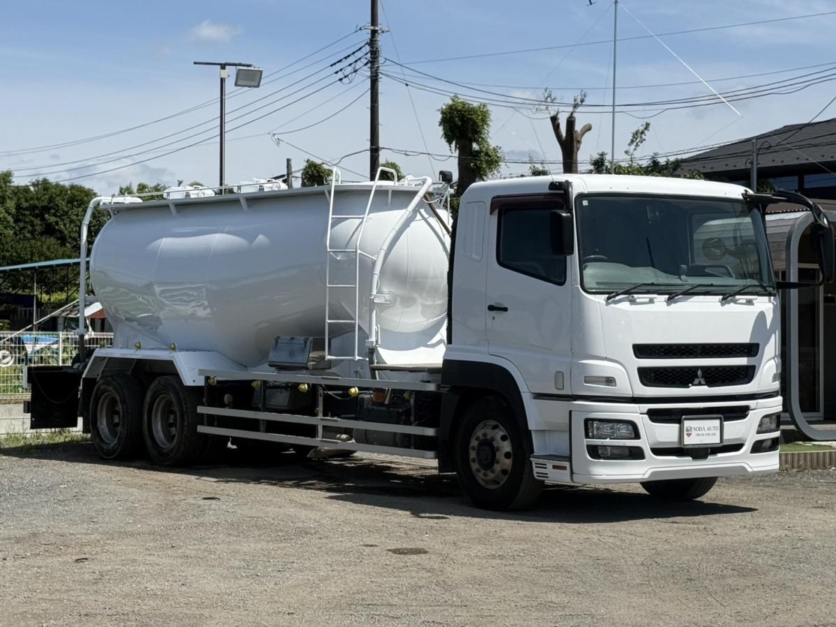 中古粉粒体運搬車 三菱 