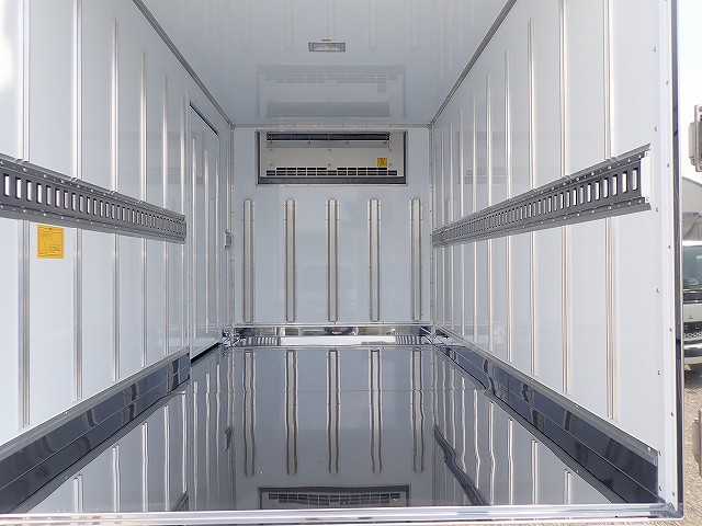 中古冷凍バン 三菱ふそう キャンター