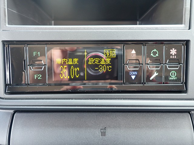 中古冷凍バン 三菱ふそう キャンター