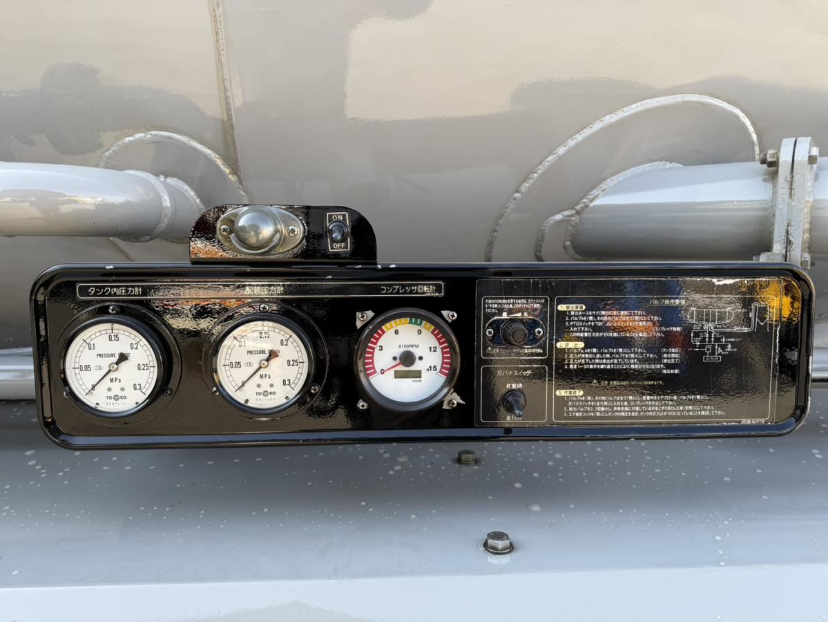 中古粉粒体運搬車 日野 